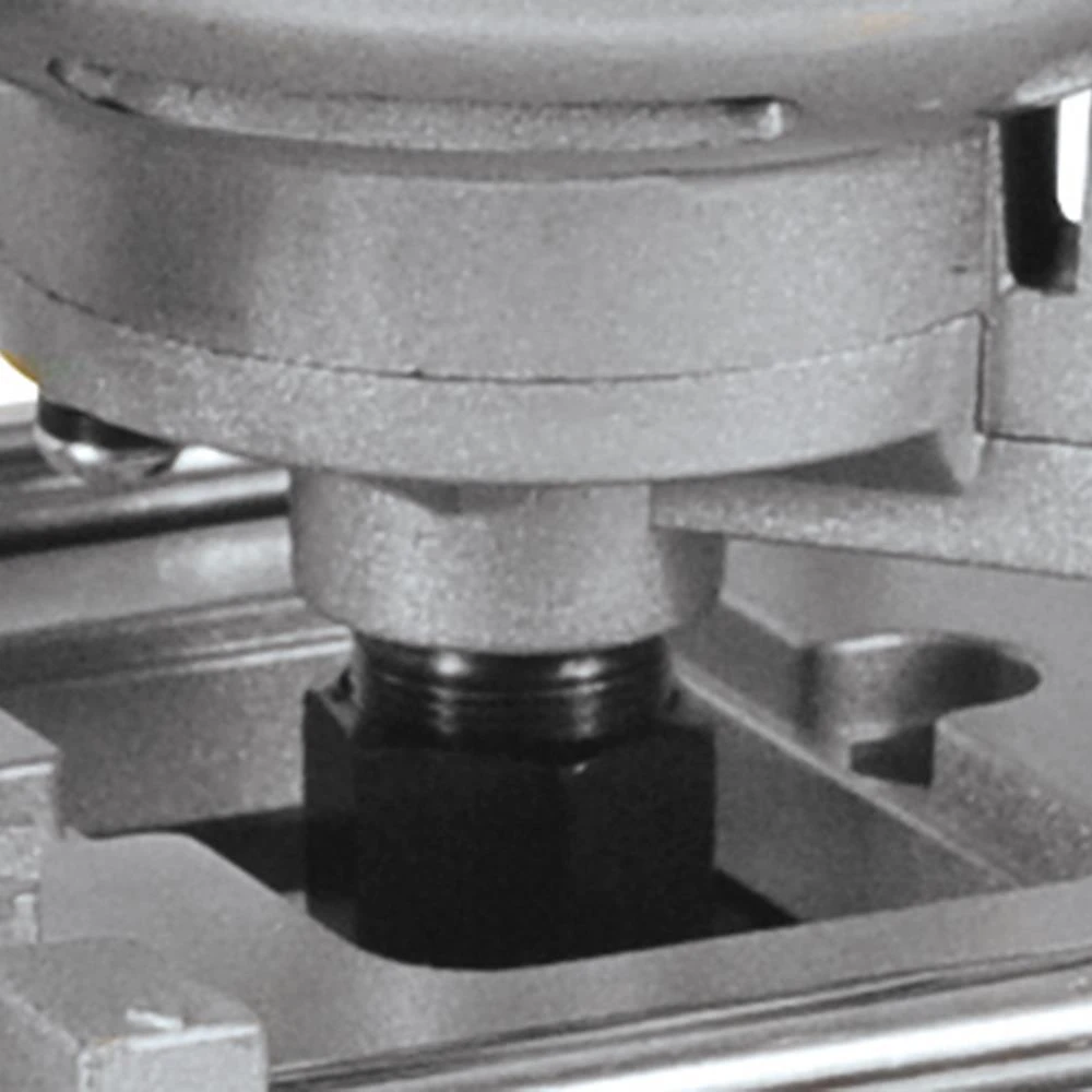 Silverline Défonceuse 2050 W Avec Pinces De Serrage Pour Fraises 1/4", 1/2", 8 Mm, 10 Mm Et 12 Mm 6 Silverline Défonceuse 2050 W Avec Pinces De Serrage Pour Fraises 1/4", 1/2", 8 Mm, 10 Mm Et 12 Mm – Image 6