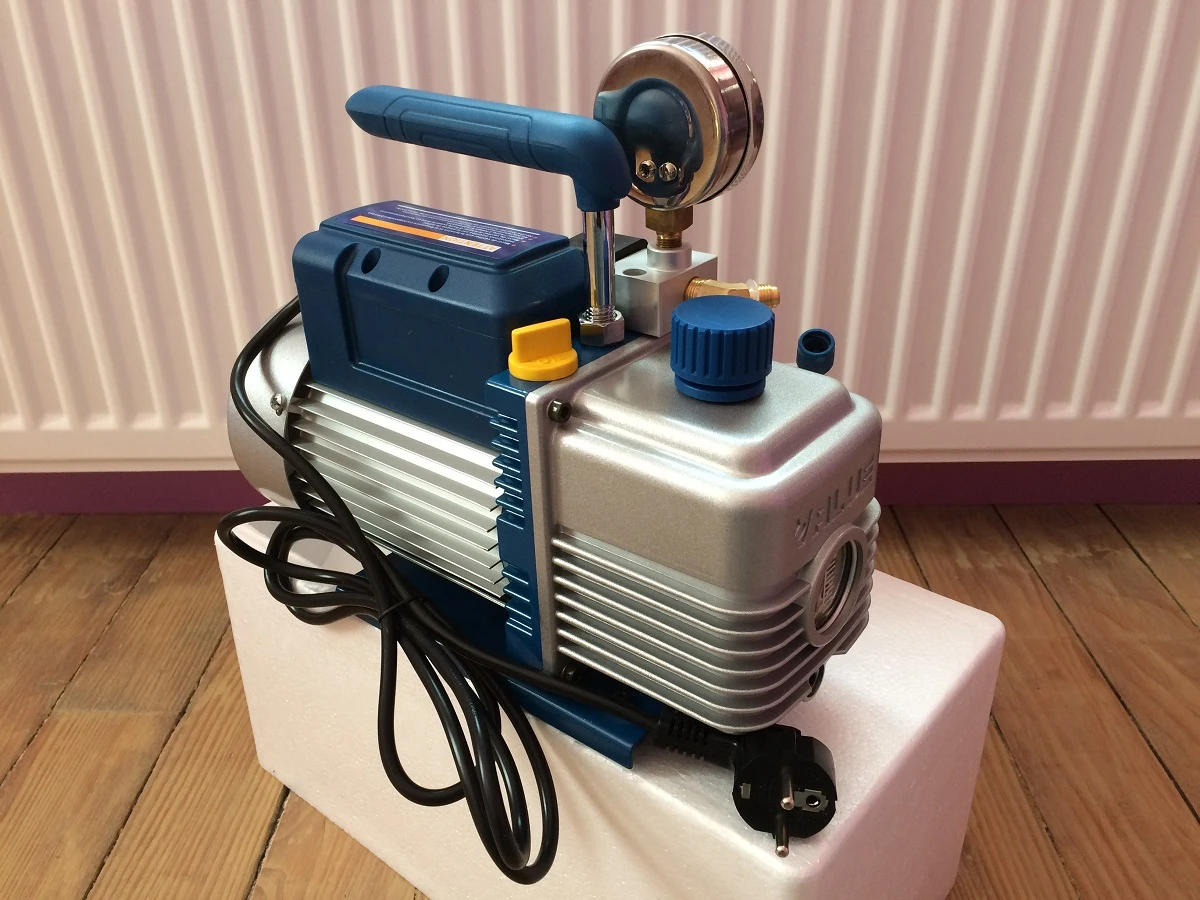 Pompe à Vide 2 étages Value 283 L/m Avec électrovanne Et Vacuomètre 3 Pompe à Vide 2 étages Value 283 L/m Avec électrovanne Et Vacuomètre – Image 3